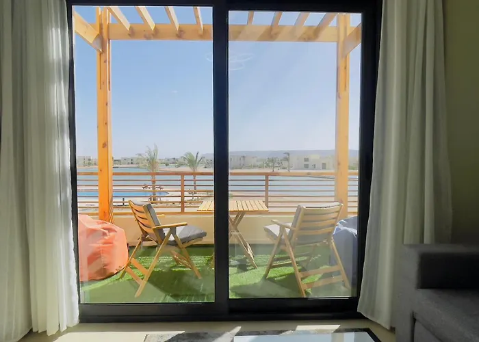 Ollystays Lagoon & Pool Views, Shedwan 1br, Near Abu Tig ! Daire *